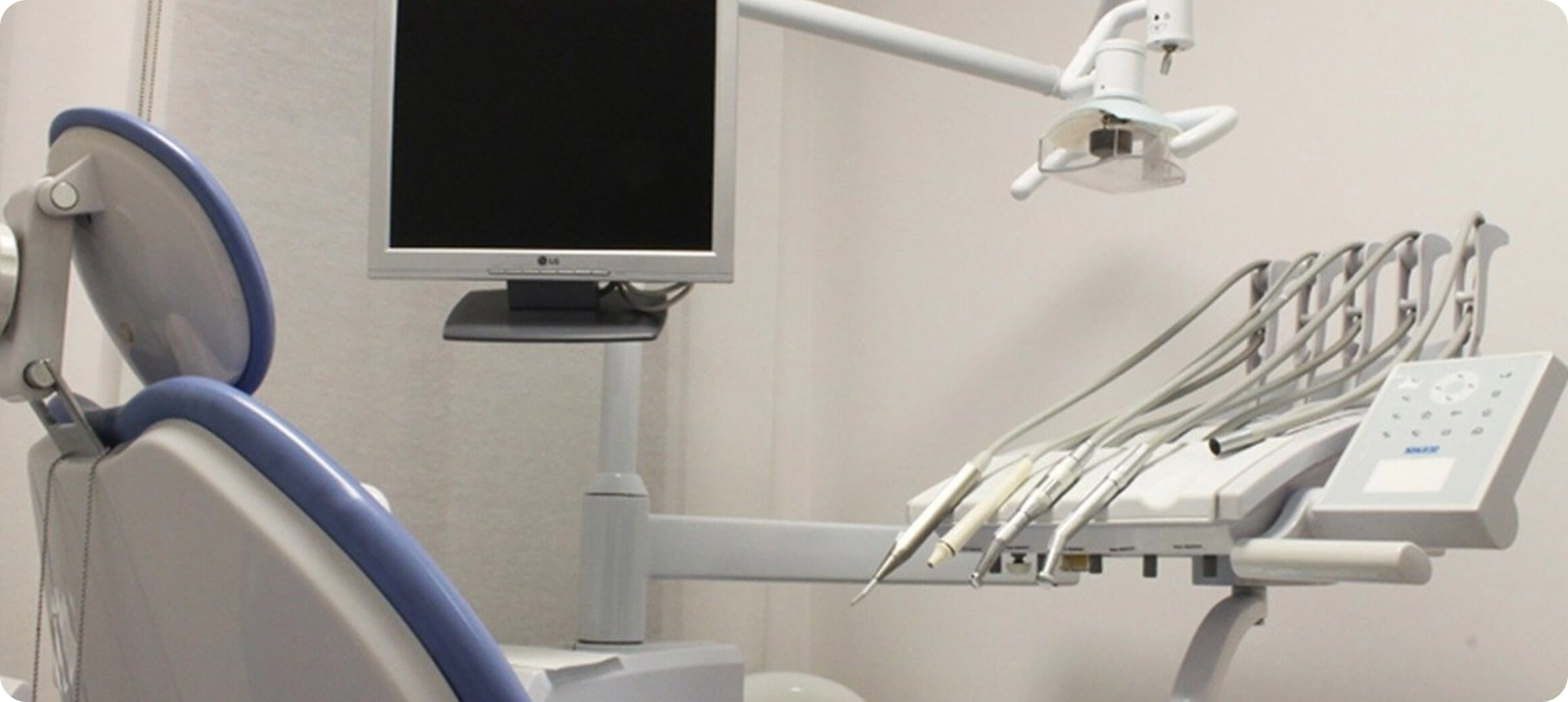 歯医者内の治療室の画像