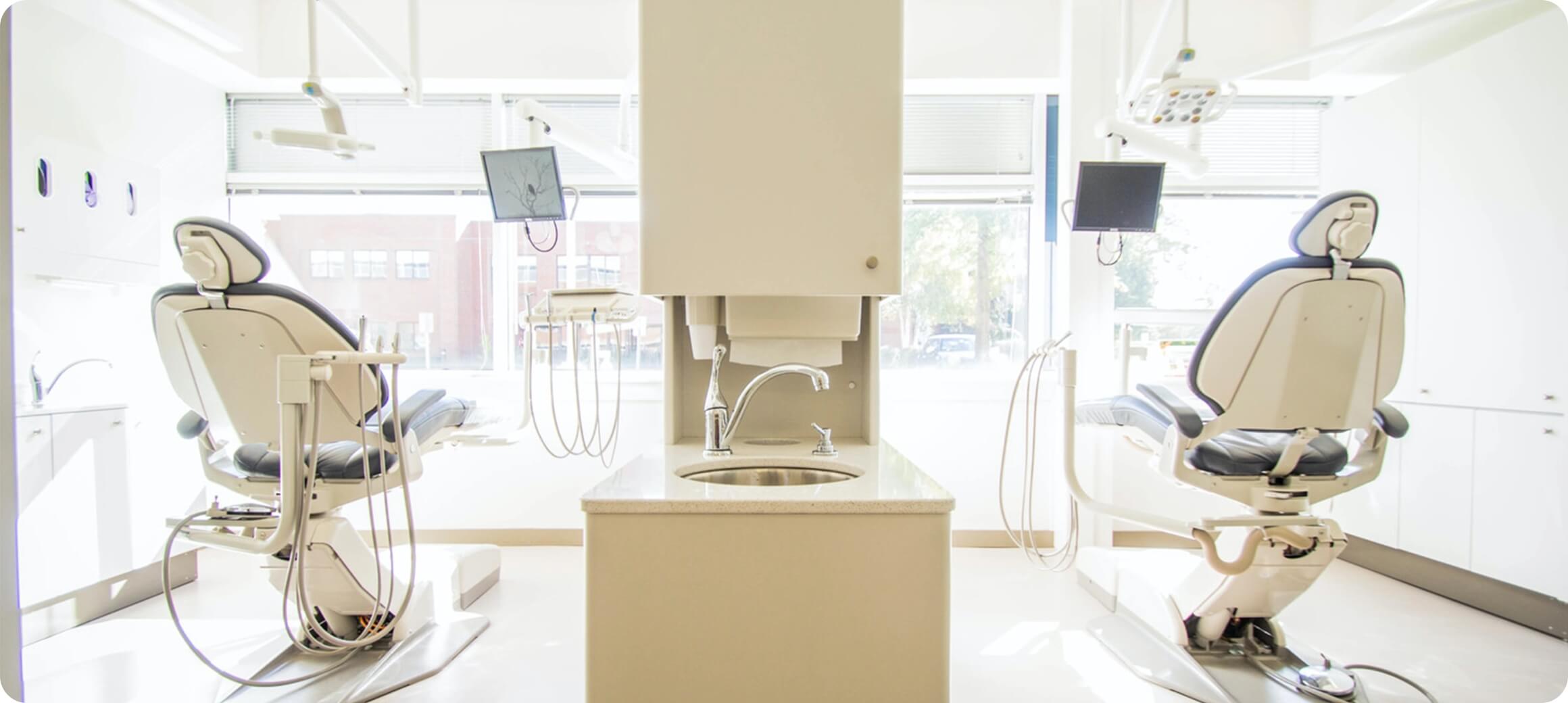 歯医者内の治療室の画像